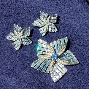 Vintage Blue Rhinestones Brooch Clip On Earrings